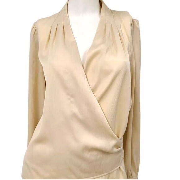 ASTR The Label Cream Cross Over Top size Small - Picture 2 of 11